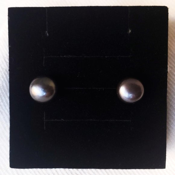 ✿3for$21✿ Black Pearl Stud Earrings - Picture 1 of 3
